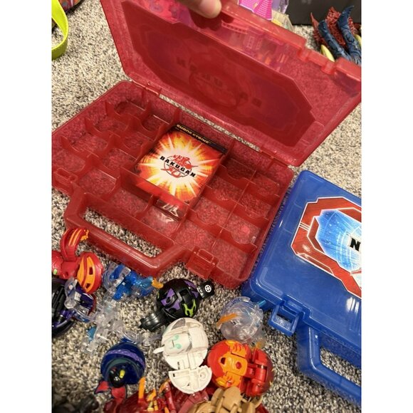 Large Lot Of 28 Bakugan Toys With Case And Some Cards - Picture 4 of 5